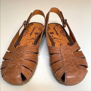 Bear Traps Women's Brown Leather Slingback Sandals